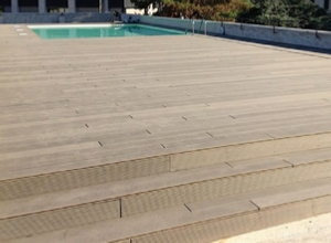 Pavimentazioni esterne in parquet o laminato per uno spazio aperto o giardino. Iacotende, leader ad Aprilia, Anzio, Nettuno e provincia.